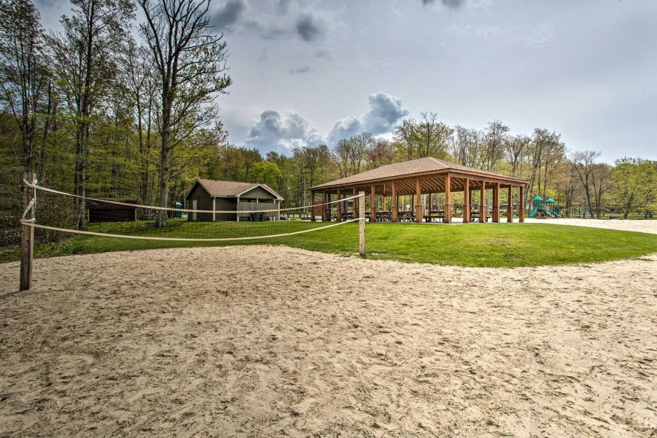 Poconos Vacation Home Walk To Locust Lake! Pocono Lake Buitenkant foto