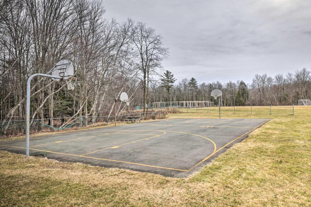 Poconos Vacation Home Walk To Locust Lake! Pocono Lake Buitenkant foto